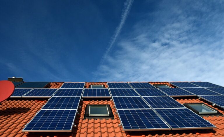 California Solar: Weighing Your Options between Leasing and Buying.