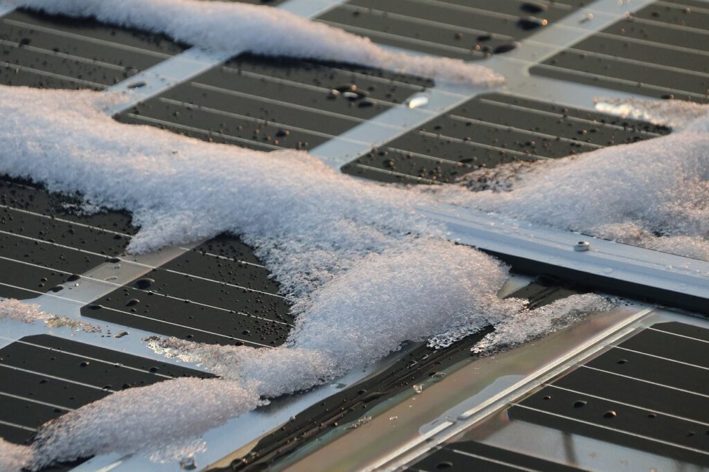 What Happens When Snow Gets on the Top of Solar Panels?